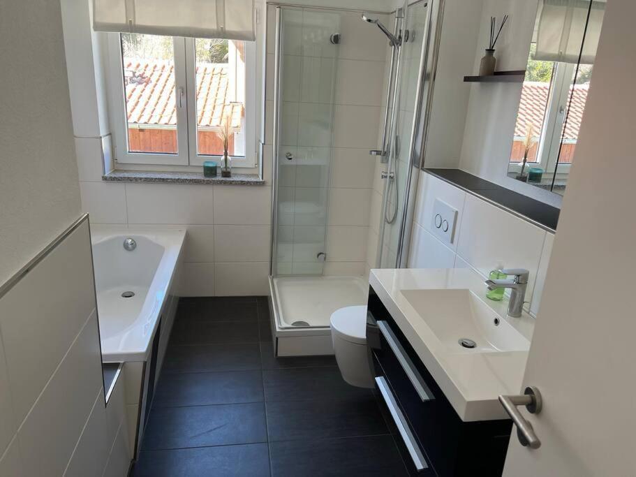 Gemuetliche Wohnung Mit Grosser Terrasse Bruckmuhl Ngoại thất bức ảnh