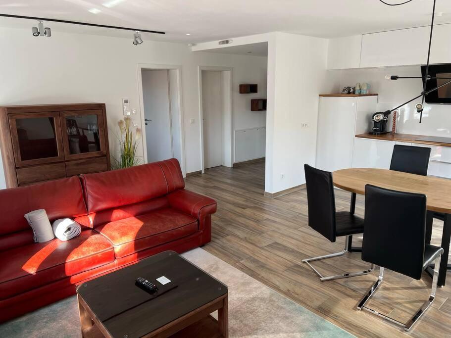 Gemuetliche Wohnung Mit Grosser Terrasse Bruckmuhl Ngoại thất bức ảnh